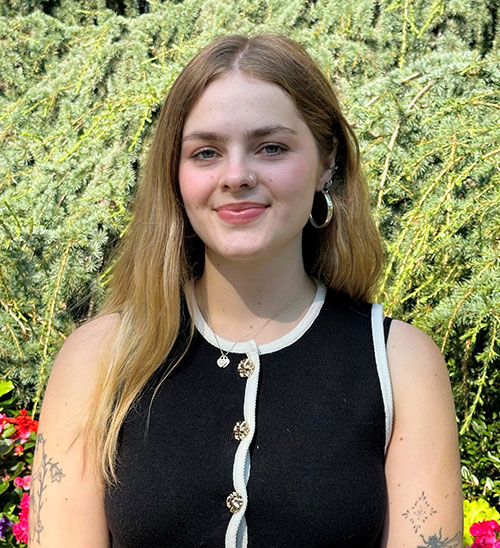 Headshot of Shayna Gruenwald